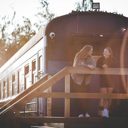 Railrooms Traincar Hostel タリン エクステリア 写真