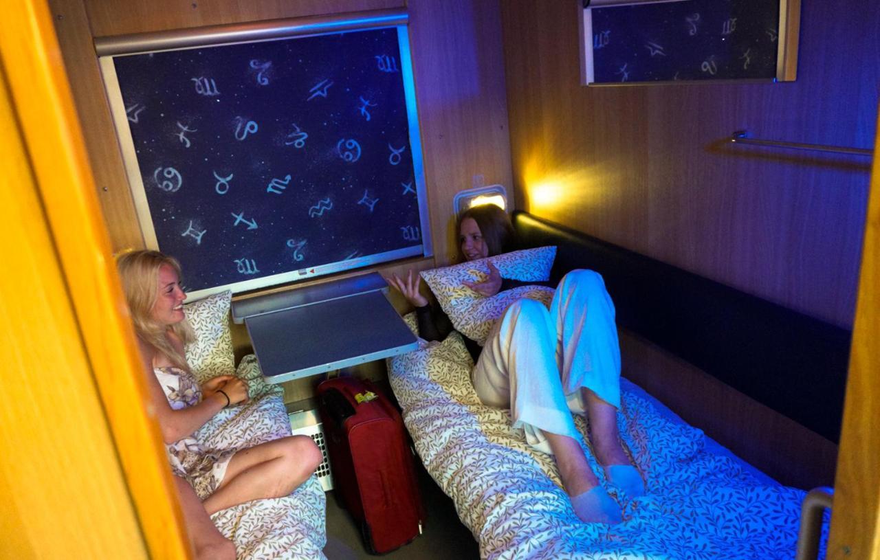 Railrooms Traincar Hostel タリン エクステリア 写真